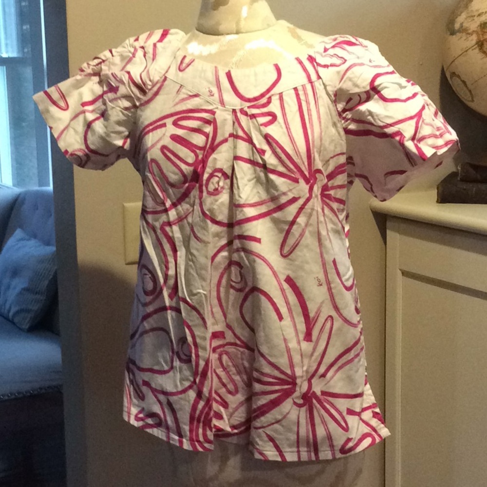 Koi pink & white scrub top